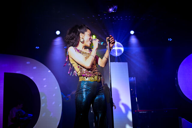 DAS SANDKORN Theaterstück Disco Queen - Im Fieber der 70er 