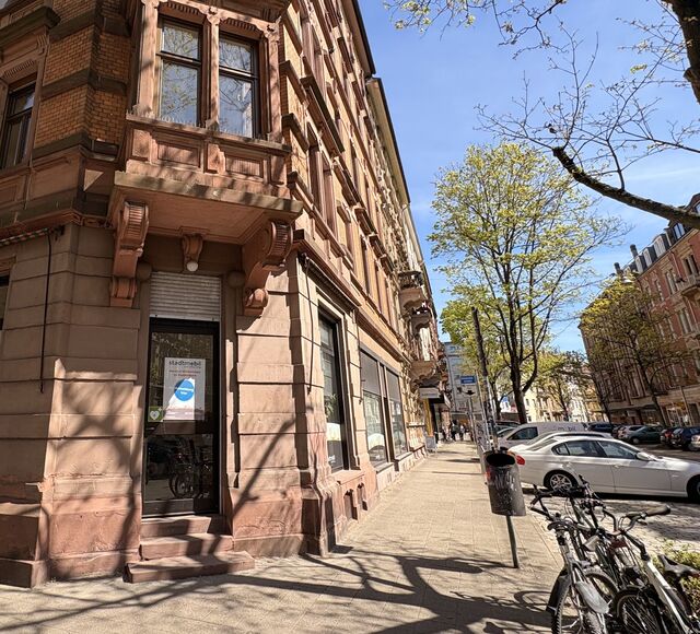 Eingang zum Kundenbüro während der Renovierungsphase