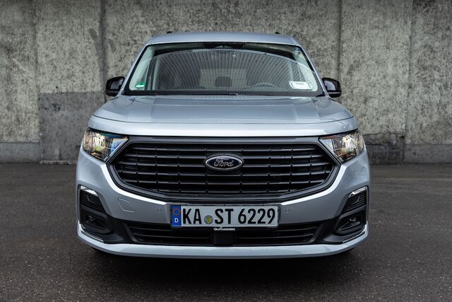 Ford Tourneo Connect Autom. + AHK Vorderansicht